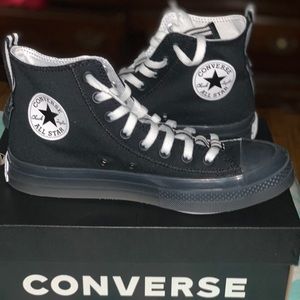 BRAND NEW IN BOX MENS SIZE 7.5 WOMENS 9.5 CONVERSE SNEAKERS
